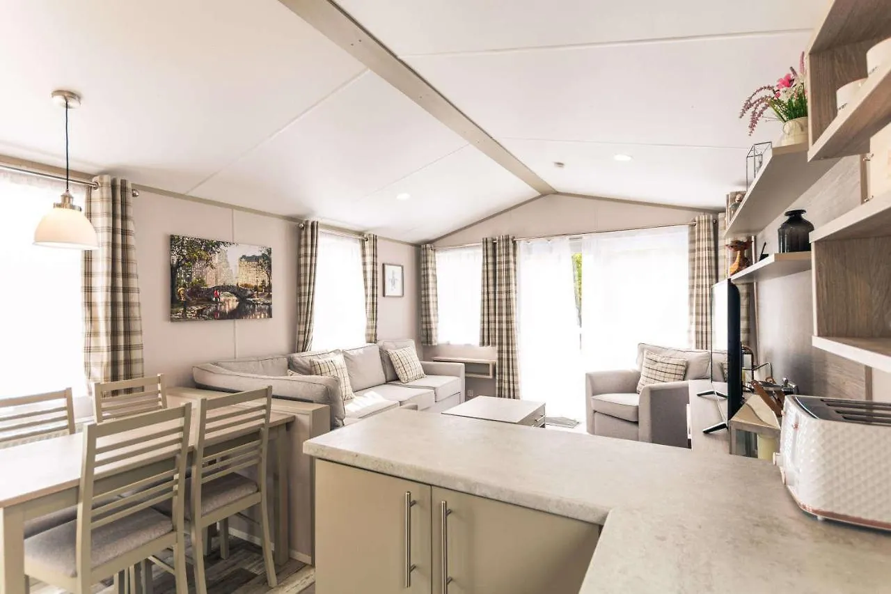 Yew Tree Lodge With Hot Tub York