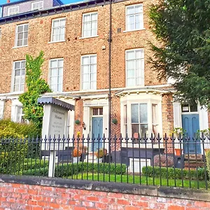 4* Gasthof Holmwood House Guest